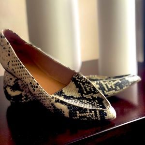 MADDEN GIRL Snake print flats.